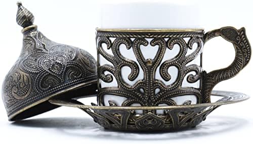 Küchengeräte טורקית ערבית יוונית כוס קפה מרוקאית - סט של 2 - כוס אספרסו עם צלחת מחזיק מתכת חרסינה פנימית ומכסה - 2 כוסות מורכב מ 8 יח ' - רעיון המתנה הטוב ביותר